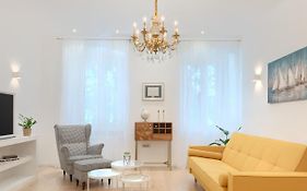 Calafati Apartment With Private Parking